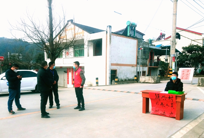 右一為梁寅.jpg